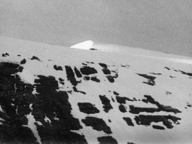Rinderhorn, summit ridge in early light